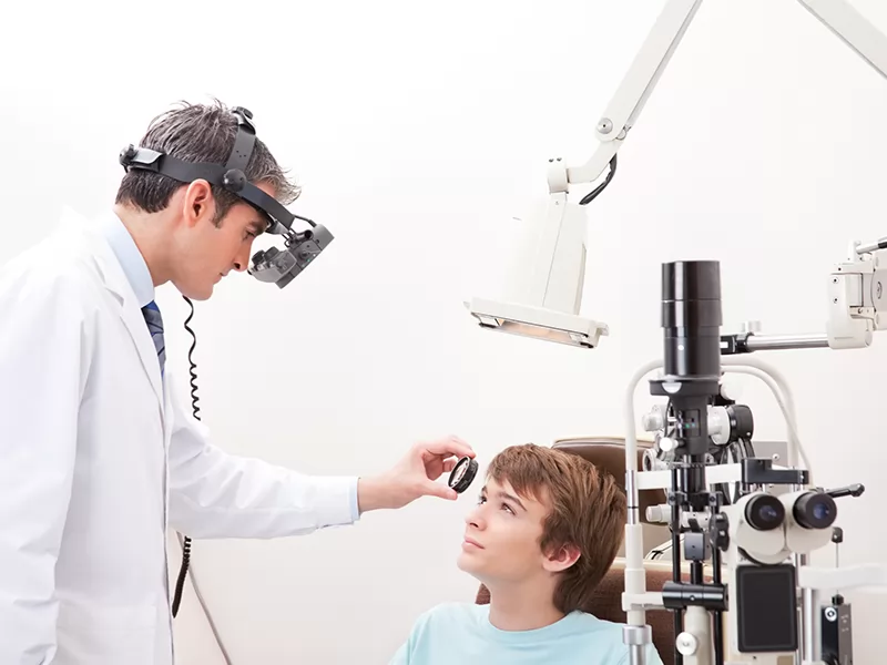 متخصص و جراح چشم پزشکی